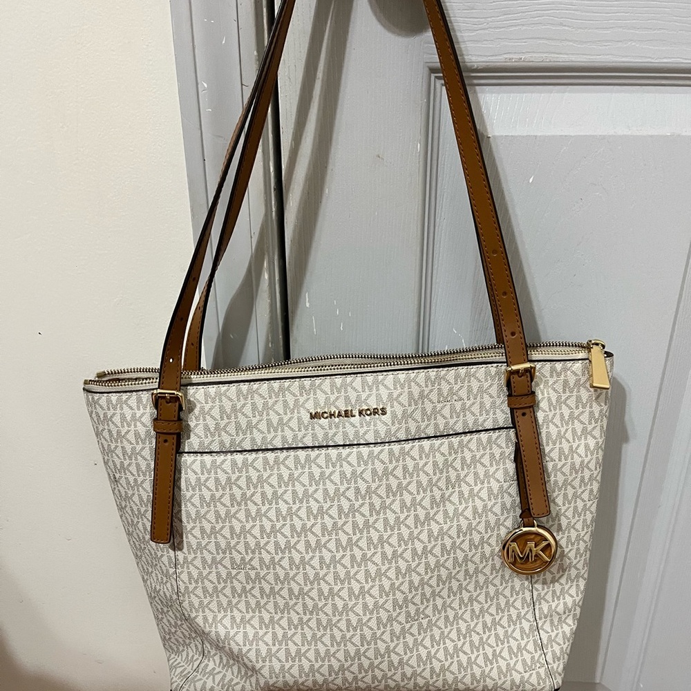 Michael Kors, used a handful of times. Great condition!
